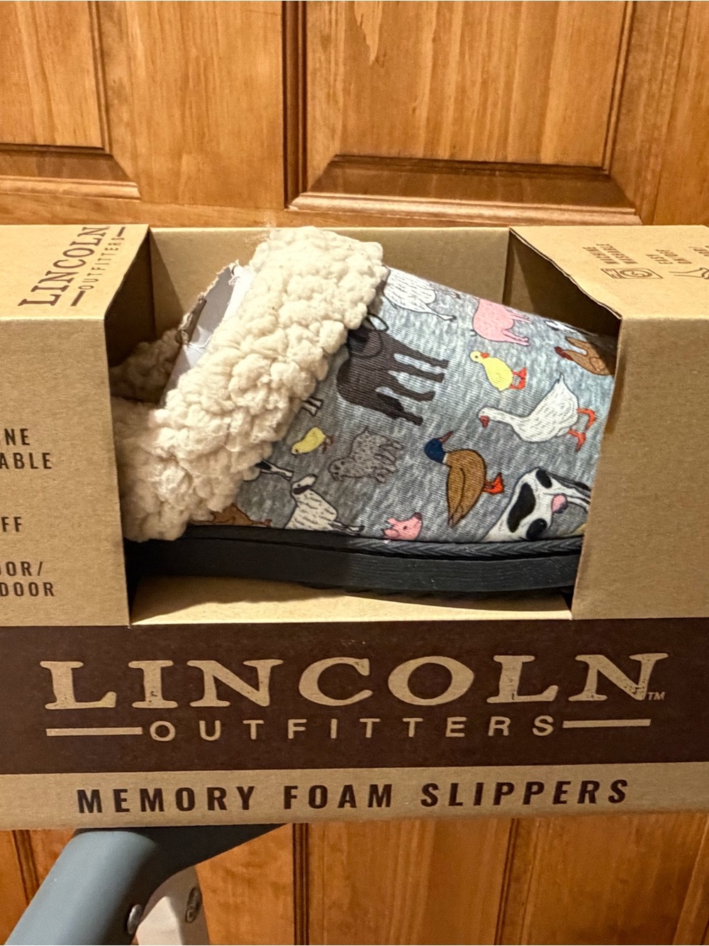 Lincoln Outfitters farm/barn Animal Print Memory Foam Slippers
